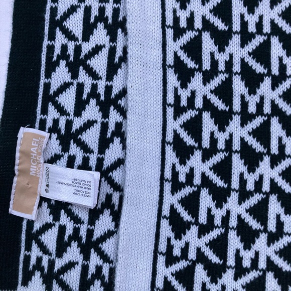 Michael Kors Black and White Signature Scarf - Picture 4 of 6